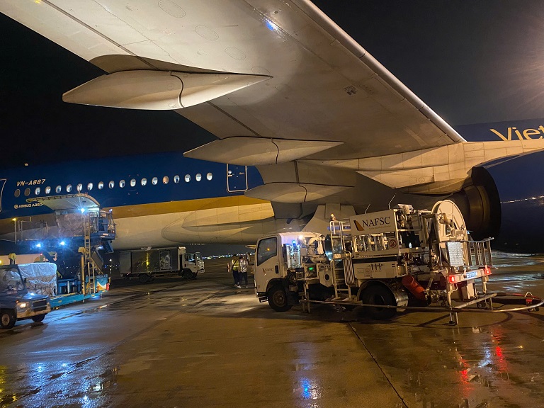 NAFSC đồng hành bảo đảm công tác tra nạp nhiên liệu cho đường bay mới Hà Nội - Amsterdam của Vietnam Airlines