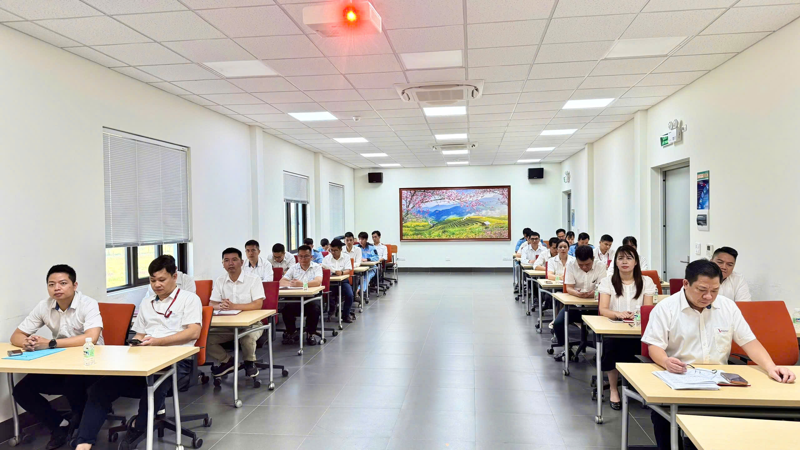 CÁN BỘ, ĐẢNG VIÊN CHI BỘ NAFSC THAM DỰ HỘI NGHỊ TOÀN QUỐC NGHIÊN CỨU, HỌC TẬP, QUÁN TRIỆT VÀ TRIỂN KHAI THỰC HIỆN NGHỊ QUYẾT HỘI NGHỊ LẦN THỨ TƯ BAN CHẤP HÀNH TRUNG ƯƠNG ĐẢNG KHÓA XIV