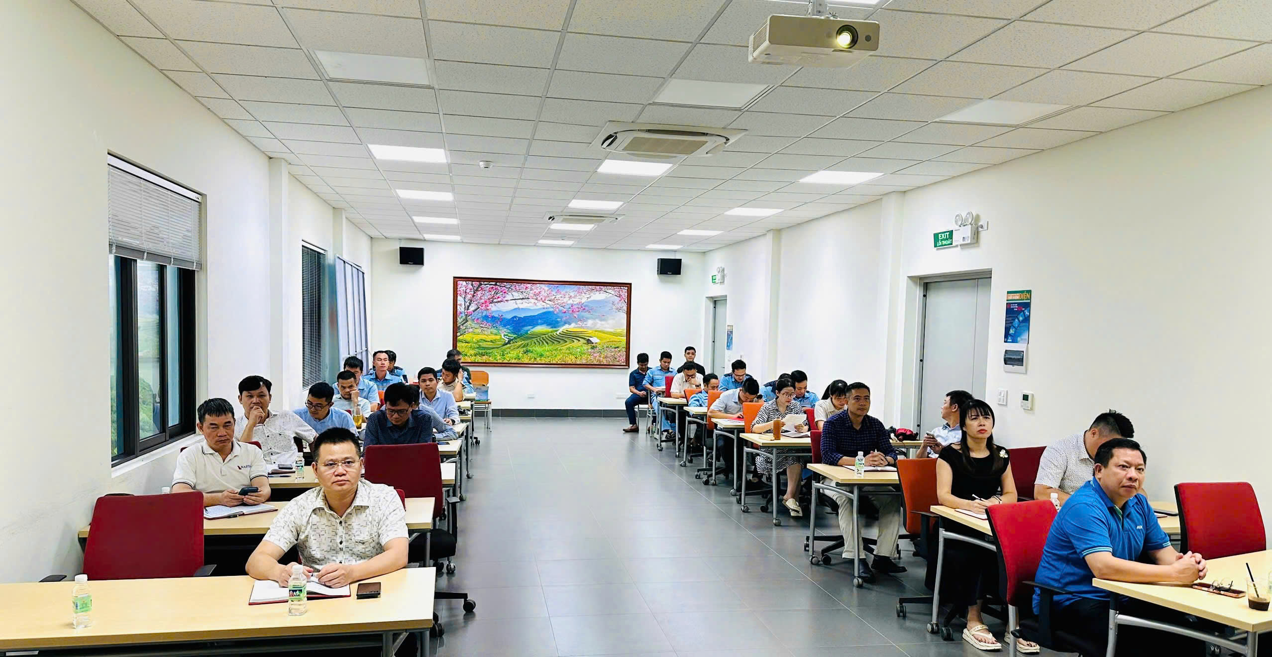 Chi bộ NAFSC tham dự Hội nghị toàn quốc nghiên cứu, học tập, quán triệt và triển khai thực hiện Nghị quyết Hội nghị lần thứ ba Ban chấp hành Trung ương Đảng khóa XIV